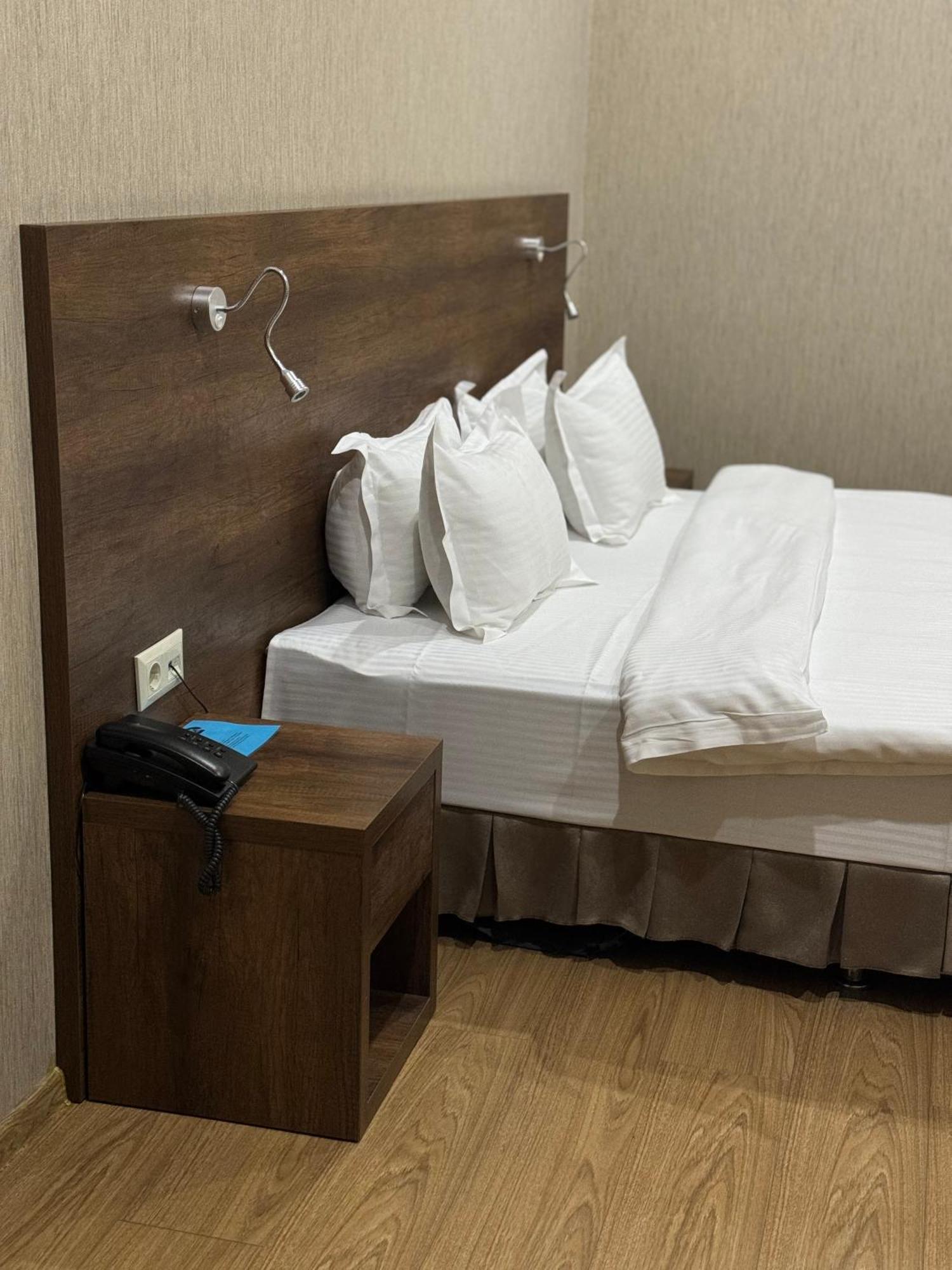 Hotel Metekhi Line ティビリシ エクステリア 写真