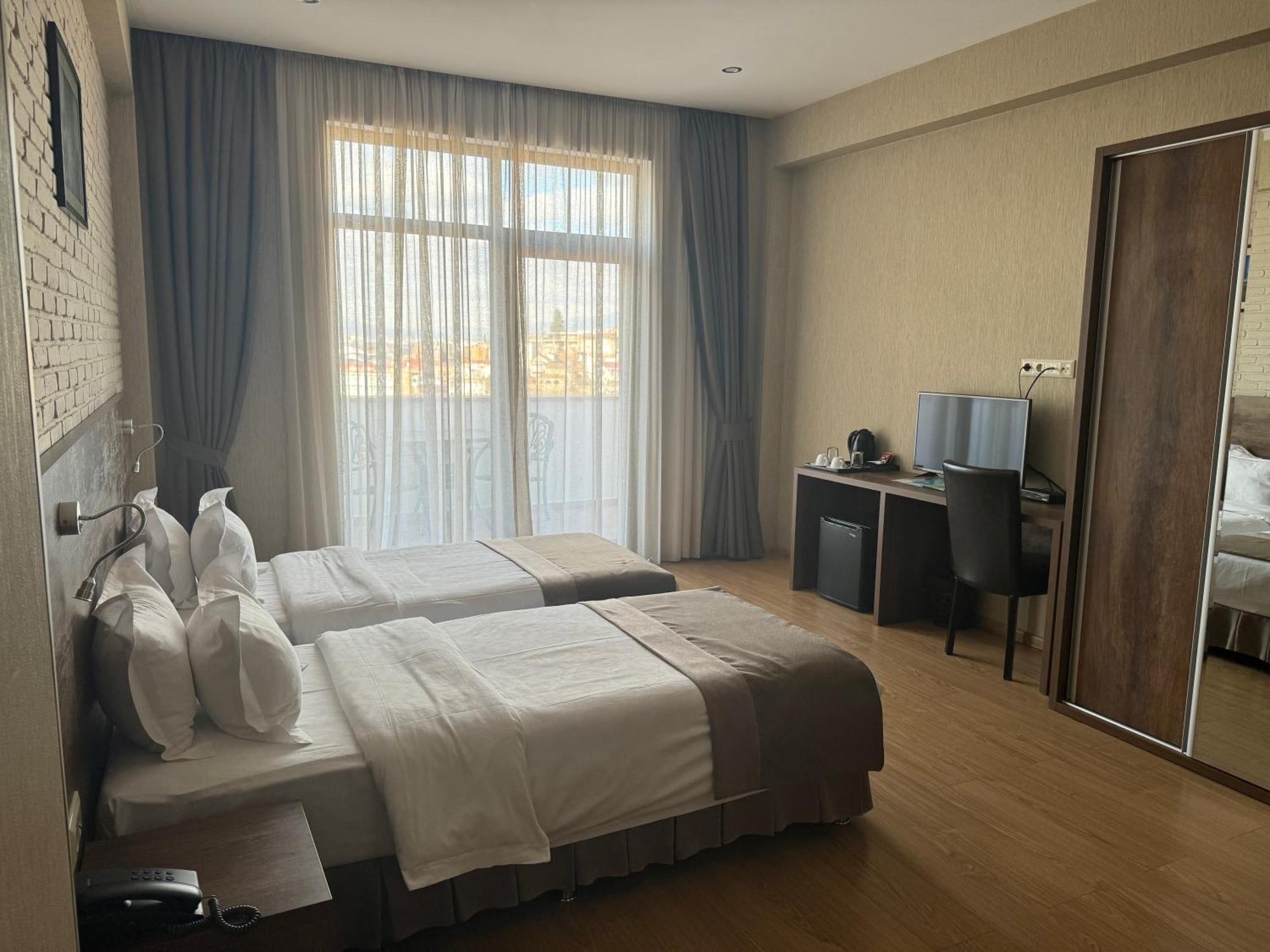Hotel Metekhi Line ティビリシ エクステリア 写真