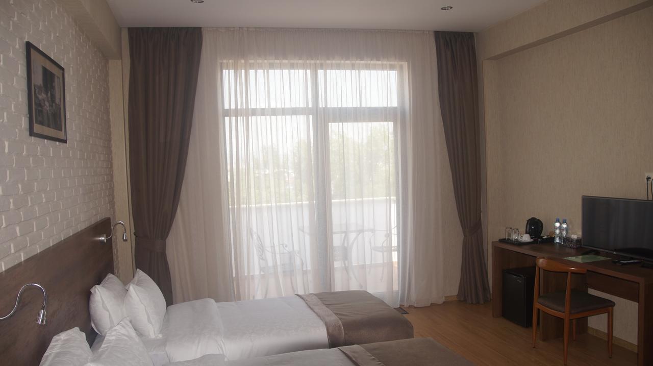 Hotel Metekhi Line ティビリシ エクステリア 写真
