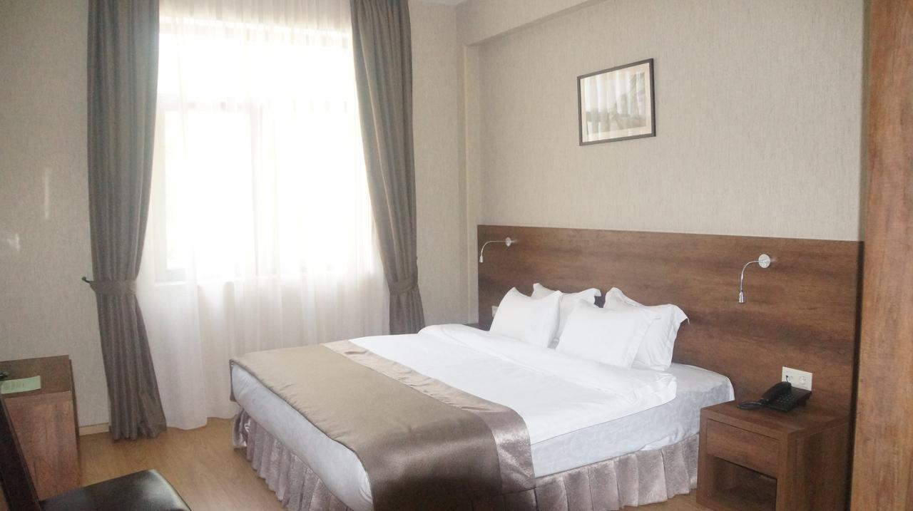 Hotel Metekhi Line ティビリシ エクステリア 写真